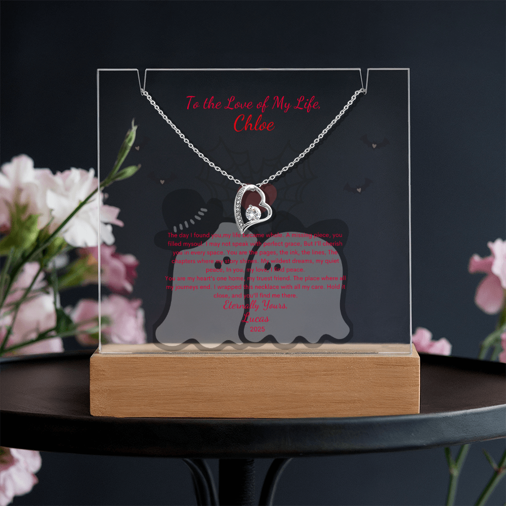 A Gift to Treasure Forever – Necklace with Keepsake